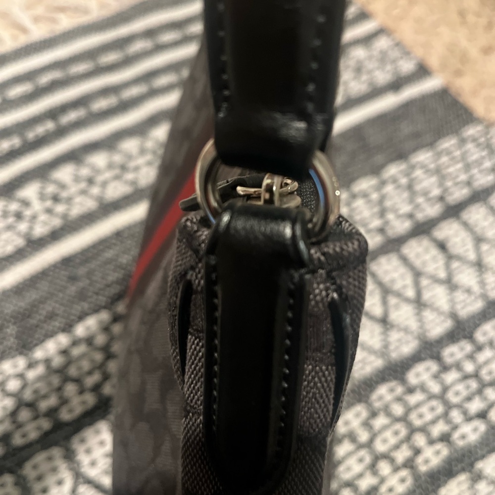 Coach - Picture 4 of 5